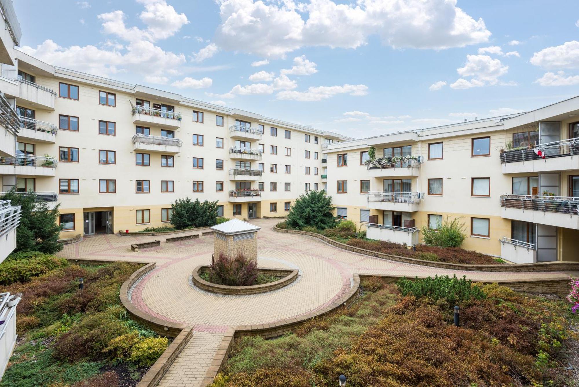 Metro Ksiecia Janusza Cosy Apartment Warszawa Exteriör bild